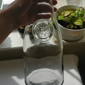Clear Glass Carafe, Clear Rubber Lid, Full Litre